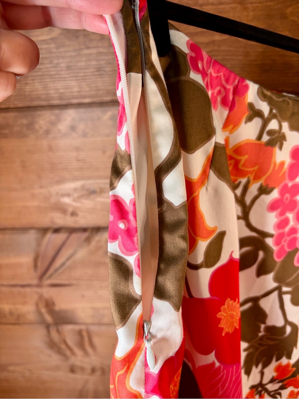 Ann Taylor Floral Pencil Skirt in White, Pink & Red Size 10 💕❤️🌸 - Picture 3 of 7